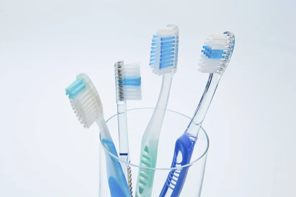 Escovas de dentes para escovar os dentes — Fotografia de Stock