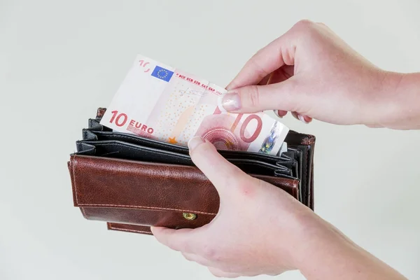 Portafoglio con banconote in euro — Foto Stock