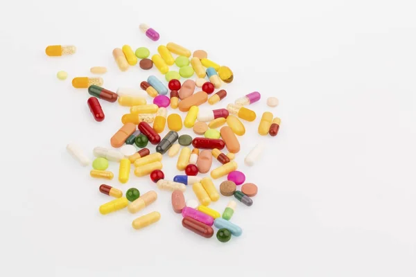 Muitos comprimidos coloridos — Fotografia de Stock