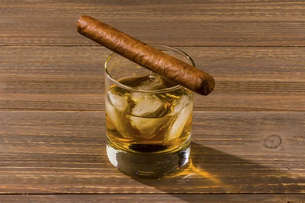 Whiskey and cigar — Stock Photo, Image