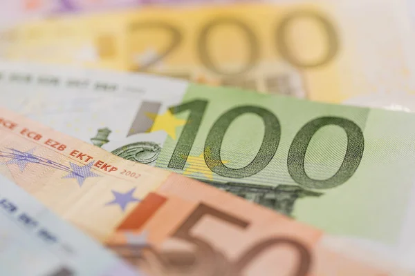 Vele verschillende euro rekeningen — Stockfoto