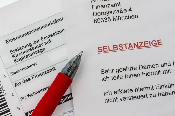 Selbstanzeige beim Finanzamt — Stockfoto