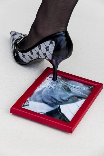 Picture frame and high heels — Stock Photo, Image