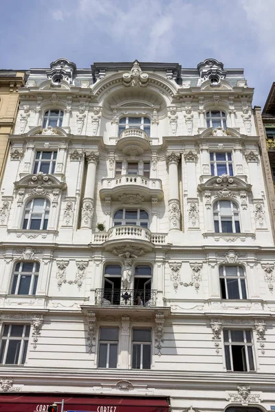 Ausztria, Bécs, art nouveau stílusú házak a naschmarkt — Stock Fotó