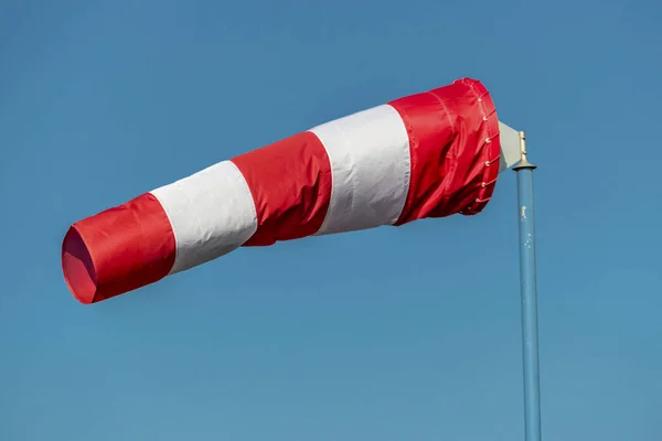 Windsock na frente do céu azul — Fotografia de Stock