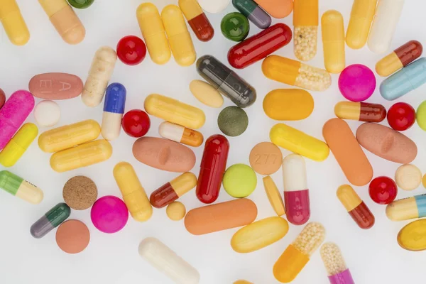 Många färgglada tabletter — Stockfoto