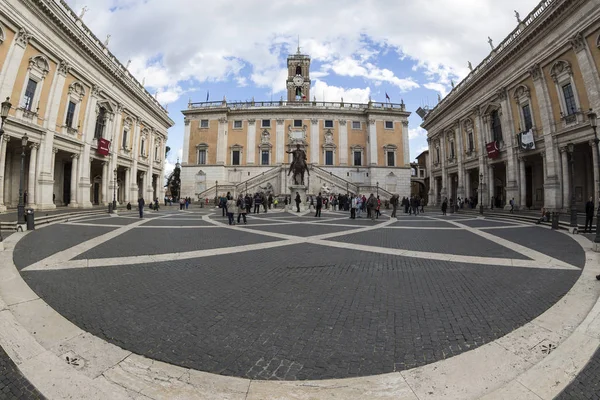 Рим. piazza del cadoglio — стоковое фото
