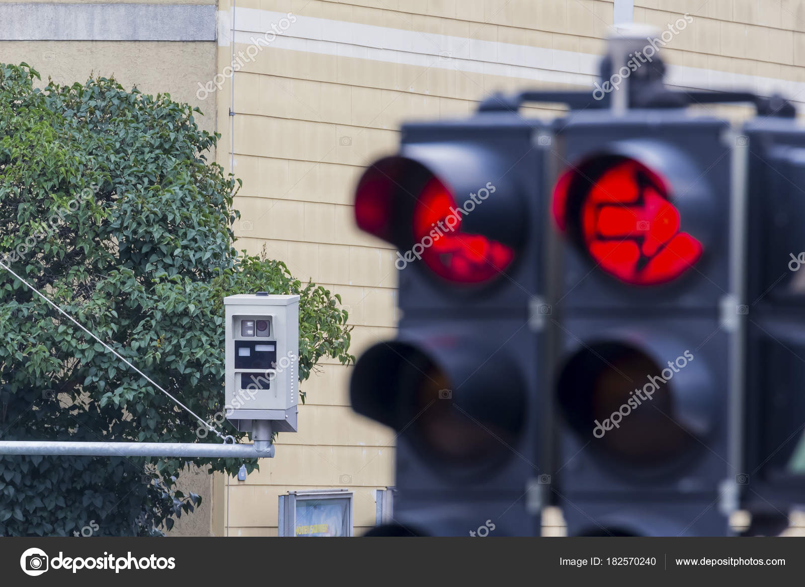 Включи запрещающий сигнал. Камера на светофор. Камера на красный светофор. Пиксельные камеры в светофорах. Камеры на светофорах в Москве.