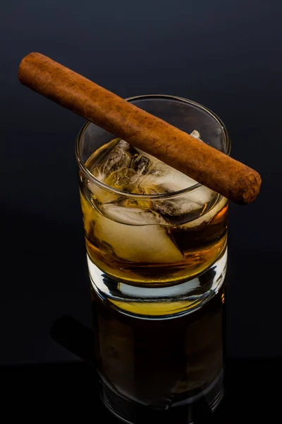 Whiskey and cigar — Stock Photo, Image