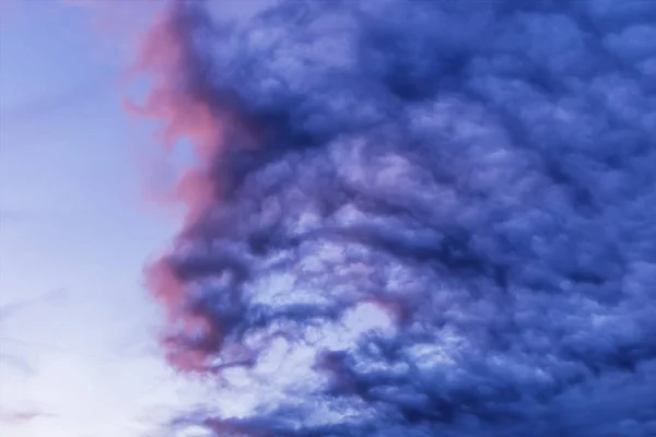 Nuvens azuis no céu — Fotografia de Stock