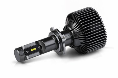 Beyaz arka plan üzerinde ampul