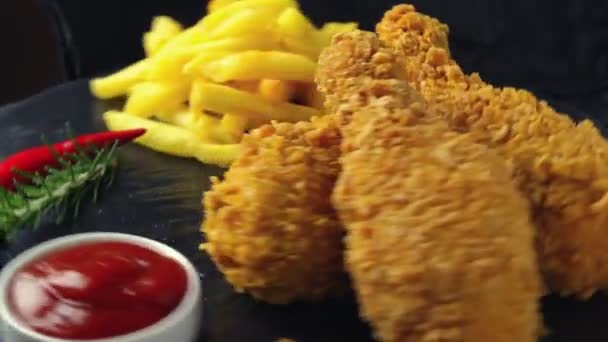 Breaded crispy chicken leg fried french fries sauce — Stock Video