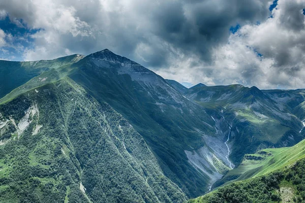 조지아 산 자연 풍경 아름 다운 여름 Kazbegi — 스톡 사진
