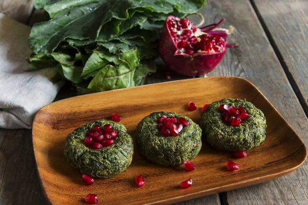 Plato de verduras pkhali con nueces y granada cocina georgiana —  Fotos de Stock