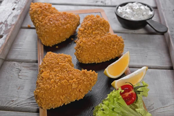 Kızarmış tavuk kanadı soslu çıtır tava — Stok fotoğraf