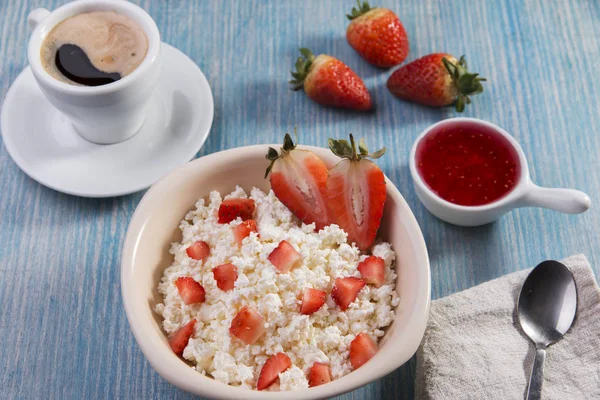 Requesón Con Trozos Mermelada Fresas Café Desayuno — Foto de Stock