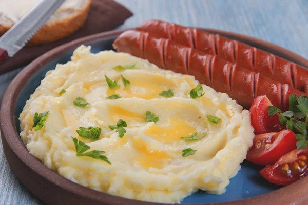 Grilled Sausages Mashed Potatoes Close Table — Stock Photo, Image