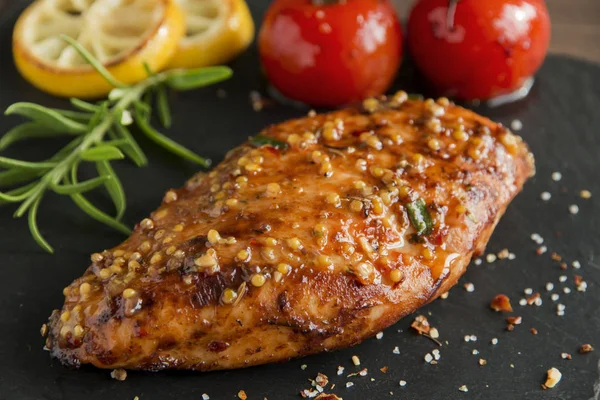 Petto Filetto Pollo Arrosto Con Miele Semi Senape Pomodoro Limone — Foto Stock