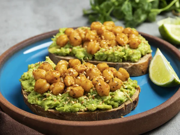 Sandwich Toast Avocado Guacamole Roasted Chickpeas — Stock Photo, Image