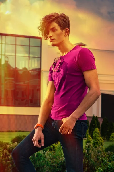 Emin zengin genç adam