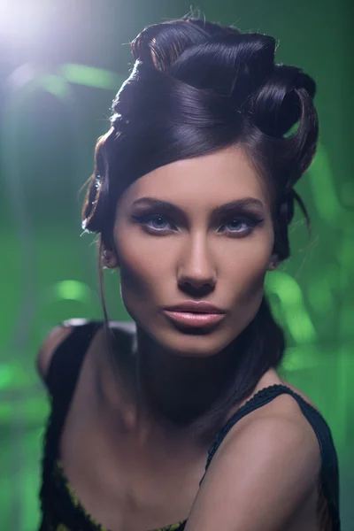 Güzel bir kadın modeli Bayan şehvetli glamour portresi — Stok fotoğraf