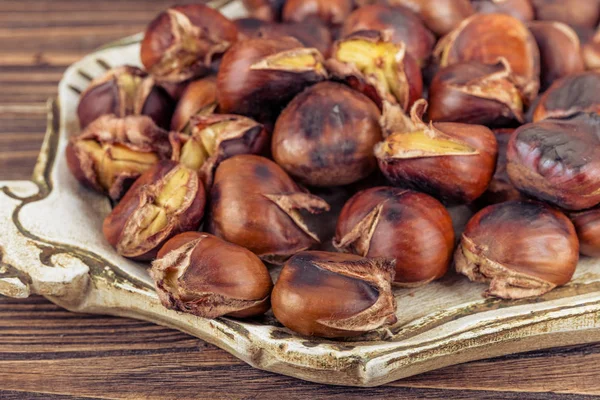 Castagne in una padella — Foto Stock