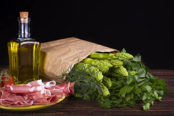 Asparagi Freschi Verdi Tavolo Legno — Foto Stock