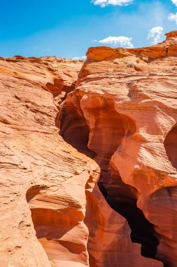 Antilop Kanyonu ışıkları ve kayaları.