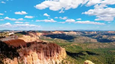Bryce Kanyonu 'nun hızlandırılmış manzarası. ABD.