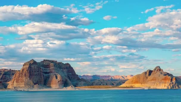 アリゾナ州のパウェル湖とグレンキャニオンの上からの眺め — ストック動画