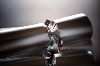 Noel kraker stüdyoda vurdu