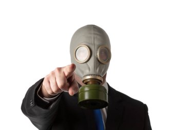 gaz maskesi giyen işadamı