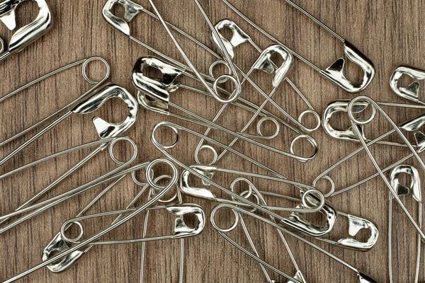 Safety Pins Wooden Background — Stock Photo, Image