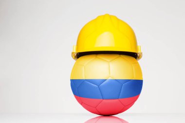 futbol ile ilgili futbol üst üste Kolombiya bayrak ile kask giyiyor