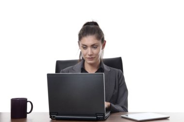 ofiste çok çalışıyor