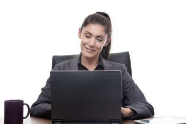 ofiste çok çalışıyor