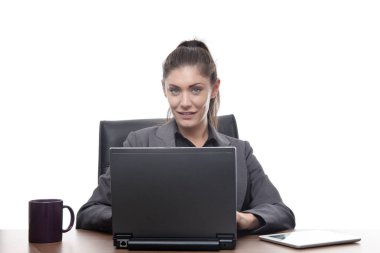 ofiste çok çalışıyor