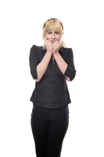 Mujer mirando alrededor asustada —  Fotos de Stock