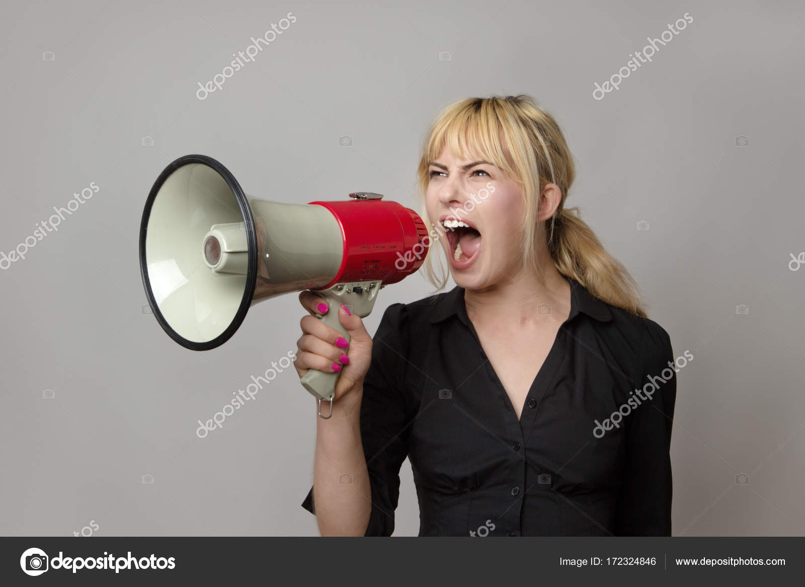 Конфликтный человек. Громко говорить. They are shouting. Sibling rivalry pictures. They are shouting.