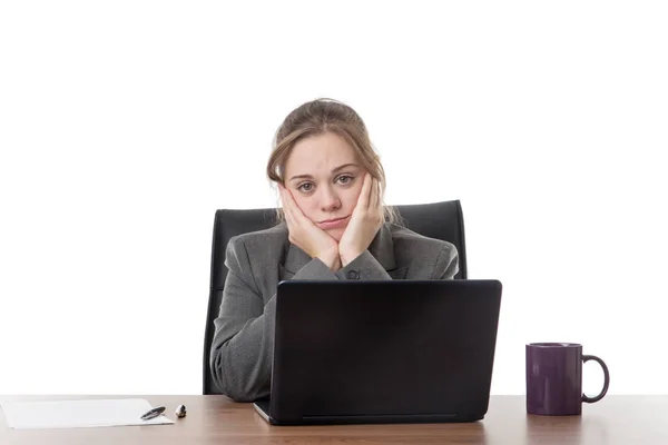 Mulher Negócios Sentado Uma Mesa Com Computador Portátil Frente Dela — Fotografia de Stock