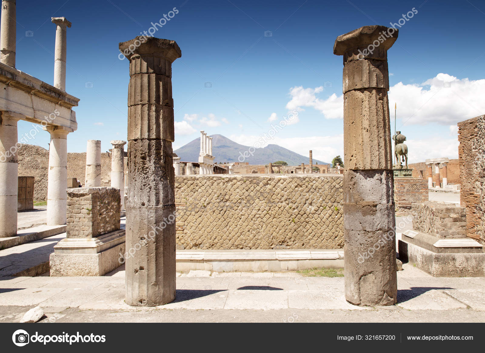 The buried city of pompeii in italy — Stock Photo © jayfish 321657200