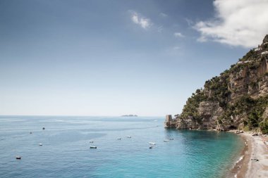 İtalya 'daki sahil manzarası