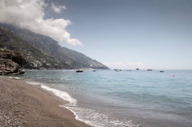 İtalya 'daki sahil manzarası
