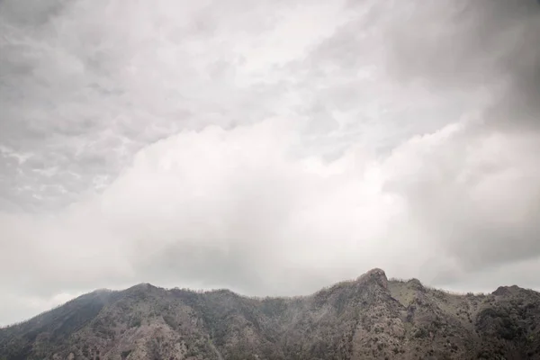 Las cimas de las montañas — Foto de Stock