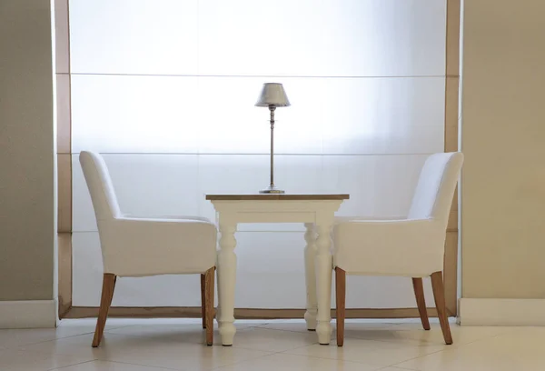 Tisch und Stühle in einem Restaurant oder einer Bar — Stockfoto