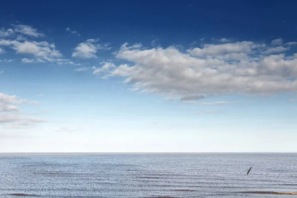 Sakin deniz ve gökyüzü — Stok fotoğraf