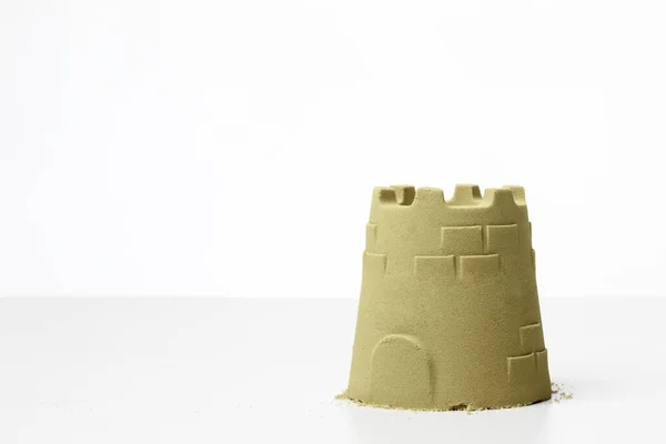 Маленький Песчаный Замок Снятый Студии Белом Фоне — стоковое фото