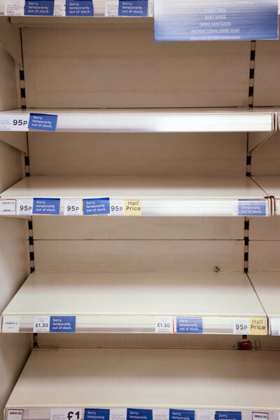 пустой шалф продан без средств для дезинфекции рук и мыла
