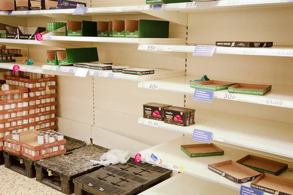 Großer Supermarkt Verkauft Bohnen Und Konserven — Stockfoto