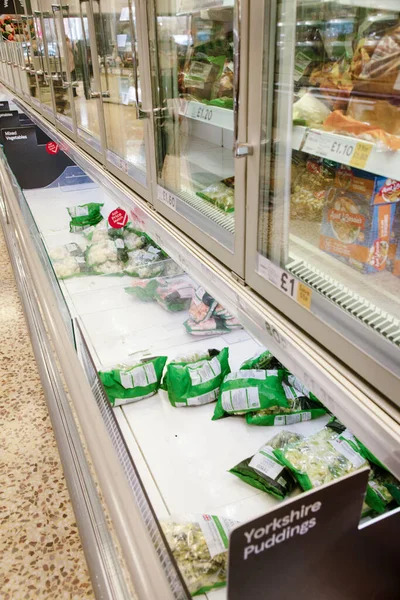 Duży Supermarket Sprzedaży Żywności Dół Mrożonych Warzyw — Zdjęcie stockowe
